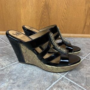 Sofft Strappy Wedge Heel Sandals Shiny Leather w/ Chain Detail // 9.5M